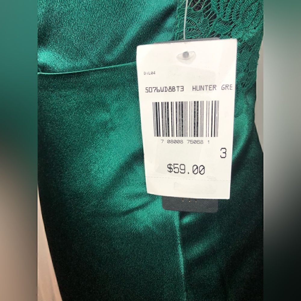 NWT CITY VIBE Women’s Green Satin with Half Lace Back Medium Length Slit - Picture 6 of 7
